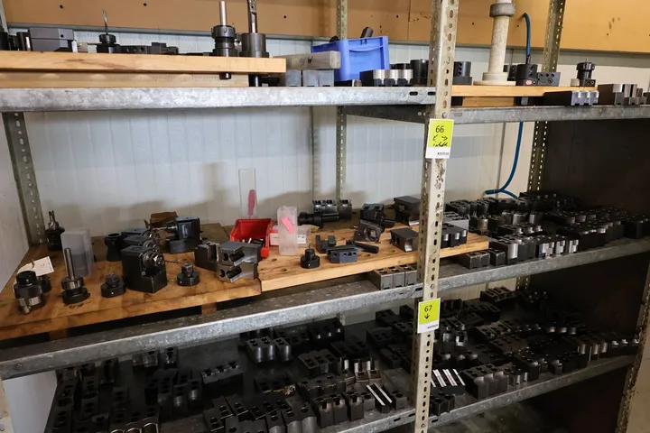 Regalinhalt CNC Werkzeuge